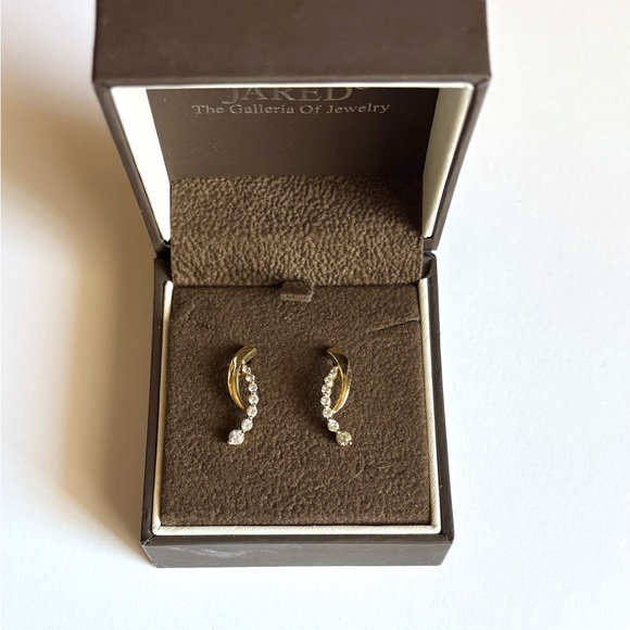 Elegant Yellow Gold & Diamond Earrings In Excellent Cond with Butterfly Backs - Picture 5 of 5